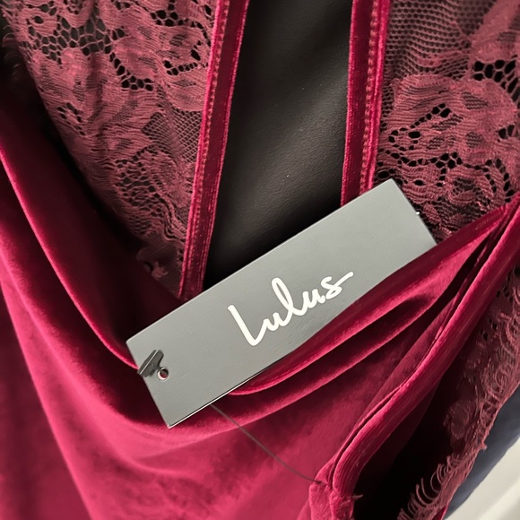 Lulus burgundy velvet mini cocktail dress- size large - Picture 6 of 7